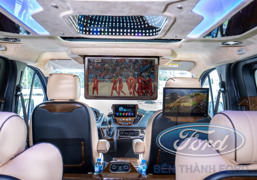 Ford Tourneo Limousine - Kỳ du lịch nghỉ dưỡng tuyệt vời cho Gia Đình