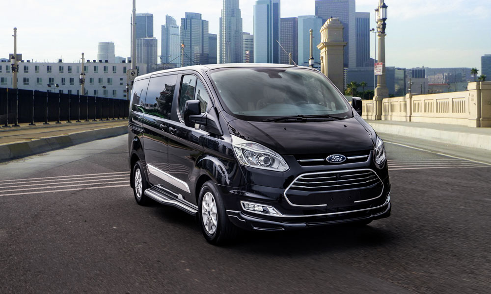 Ngoại thất Tourneo Limousine mang đậm ngôn ngữ thiết kế Kinetic của Ford